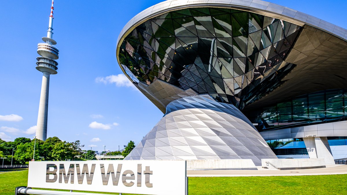 BollinghausS's tweet photo. Steel the show: Have you been to the BMW Welt in Munich? #Stainlesssteel is the dominating façade material and has been used on the building’s exterior and interior. Take a look at this beautiful and elegant piece of modern architecture!

#stainless #stainlessdesign https://t.co/49nxm0MszW