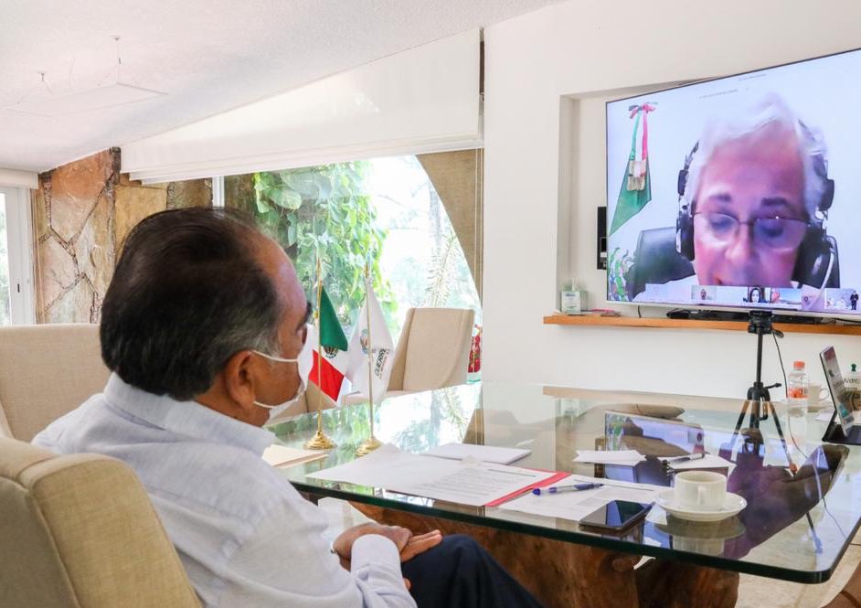 HectorAstudillo's tweet photo. Realizamos videoconferencia con integrantes de @CONAGO_oficial y personal de @GobiernoMX para abordar una vez más la situación que enfrenta el país, así como las necesidades de las entidades. https://t.co/tXU4lpln1B