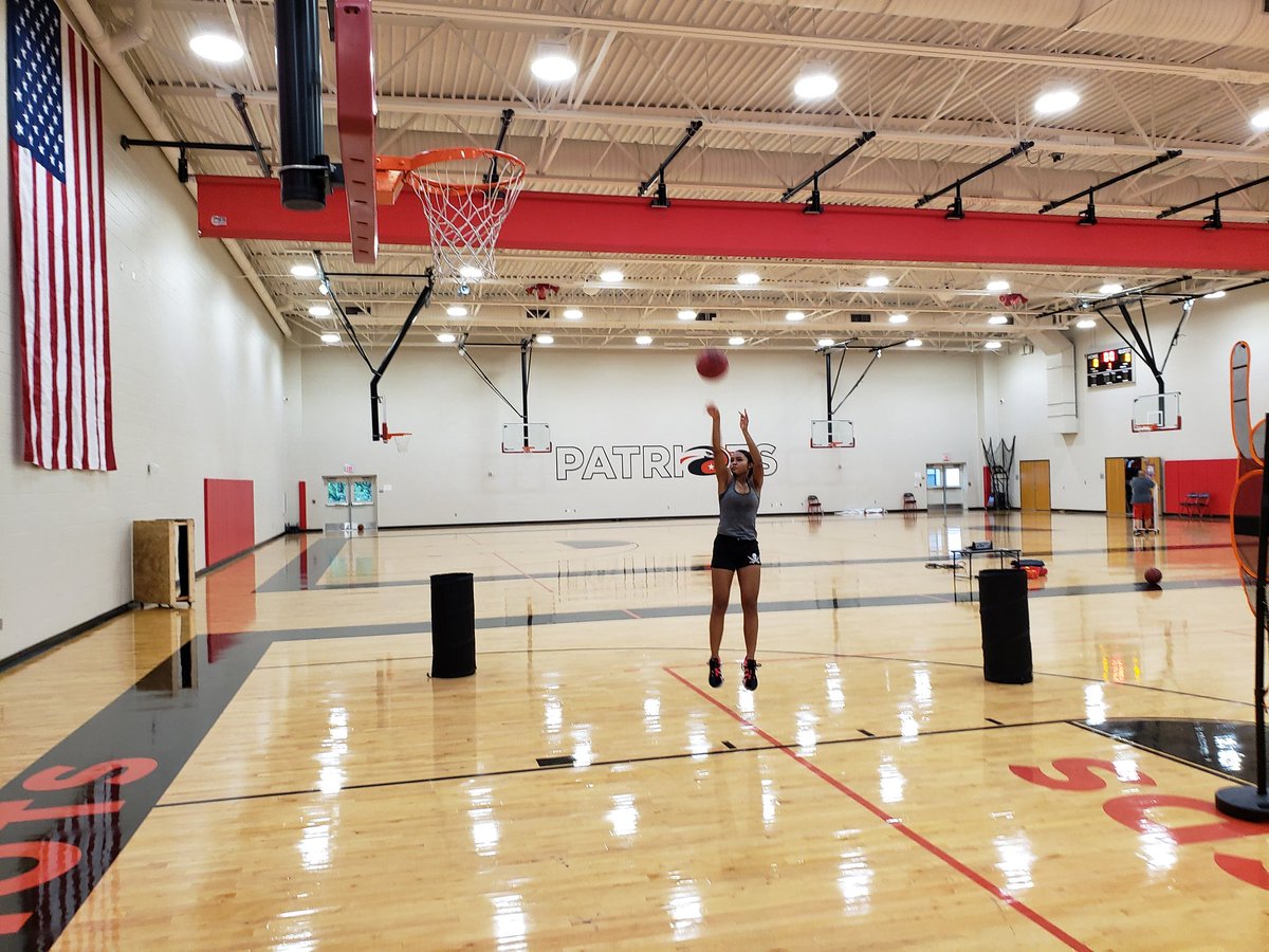 CoachMarkPerry's tweet photo. 2022 G @MilahniePerry from @HoopDreams_FL continues to grind getting ready for the next challenge. #WorkWhileYouSleep https://t.co/0N2krBQpOI