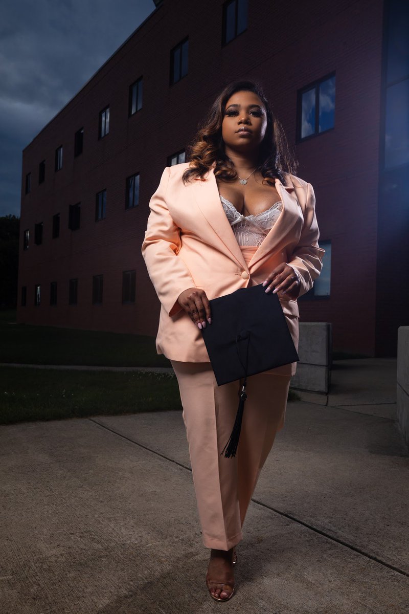 _iAmKayee's tweet photo. Pressure. Know dettt🎓 
July 31st 7 a.m 
#AAMU https://t.co/CiEM392Mo3