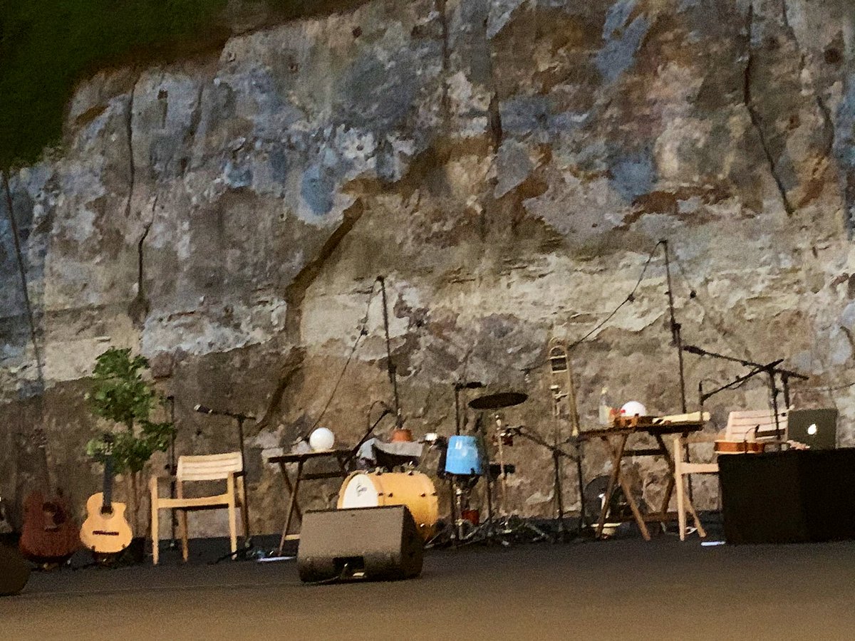 lorecorfas's tweet photo. De una terraza del Eixample al @grecfestivalbcn. Todo a punto para conocer al cubo más famoso de Barcelona, de la mano de @stayhomas . #confinationsongs #fila1 https://t.co/Xclifjw749