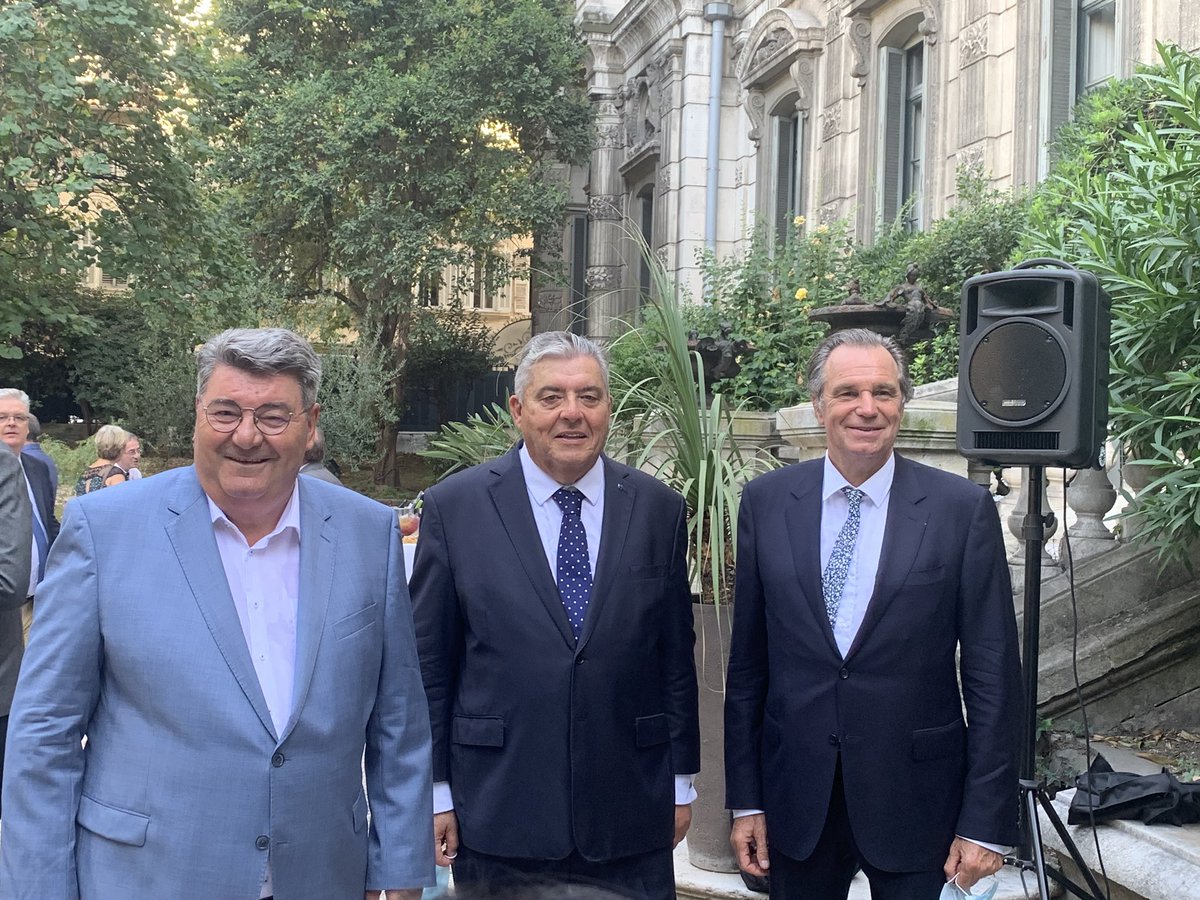 RenaudMuselier's tweet photo. Merci à Pierre #Dartout pour tout ce qu’il a accompli en tant que Préfet de Région @MaRegionSud et des Bouches du Rhône. C’était un honneur de travailler aux côtés de ce grand serviteur de l’Etat, pour l’intérêt général ! https://t.co/8SaJOVz3WU