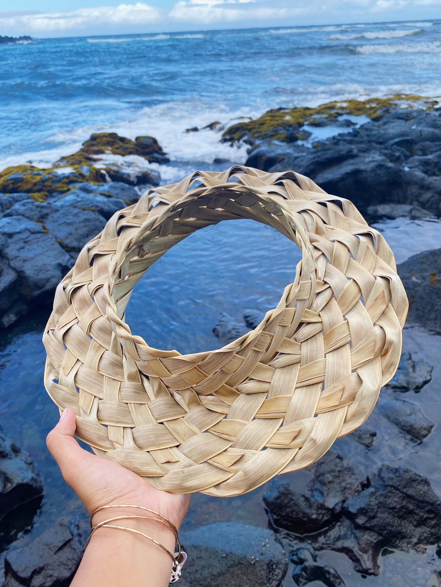 tealkealohi's tweet photo. It costs $0 to rt an artist’s work🤩

Find me on IG for more: @CocoKealohi https://t.co/bGE00OPkHq