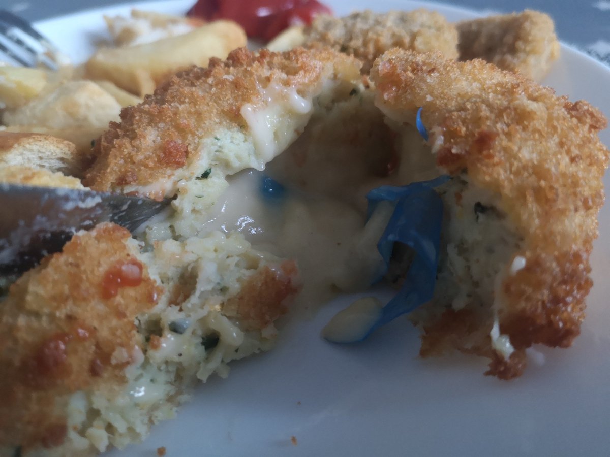 beccaaa_0o's tweet photo. @SaucyFishCo some blue plastic inside your fishcake is one sure-fire way to ruin dinner.. https://t.co/0zhZ34GBAk