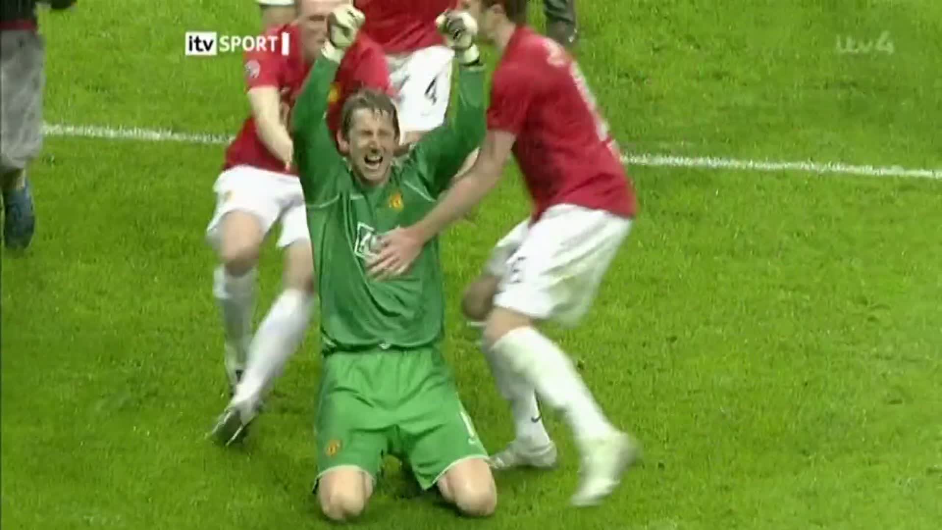 Happy birthday to Edwin van der Sar who turns 5  0  today Legend!   