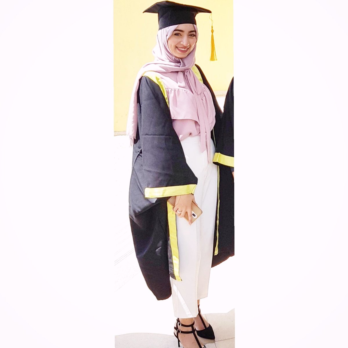 yasmin_moubark's tweet photo. It Was A Long Road But It Was Worth It..๐โค๏ธ
#Class_of_2020
#graduation https://t.co/n4u3tHmORY