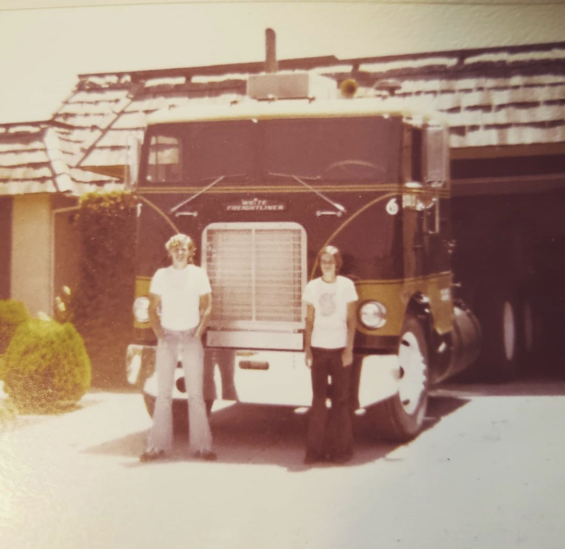 A #TBT to a #WhiteFreightliner COE that didn't quite fit in the garage. 😜 Source: Instagram krimzuhn