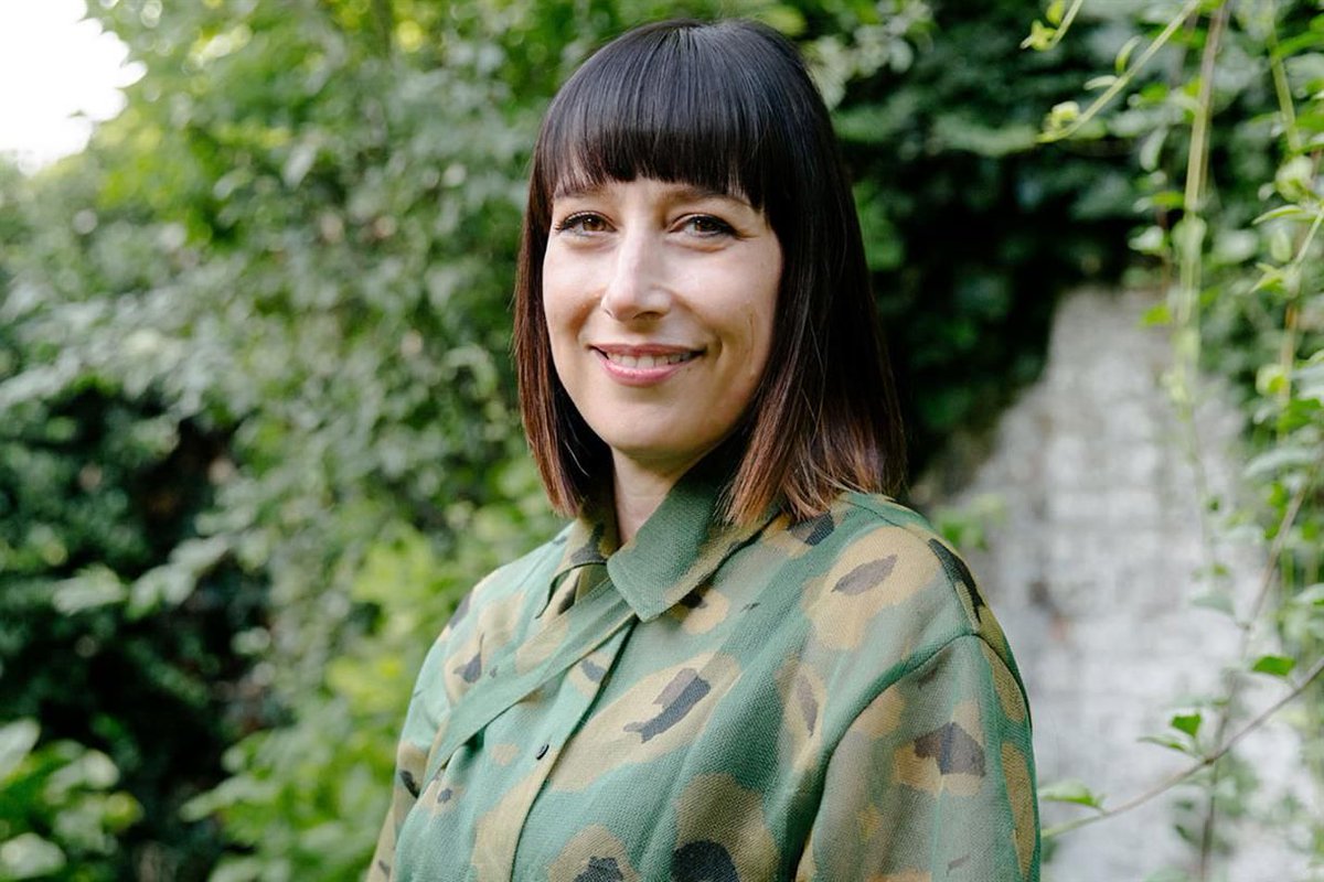 droga5's tweet photo. Coming off of an #Emmy nomination for her work on #BeforeAlexa with @Amazon, we’re sending a big congratulatory hug to @shelleysmoler for her well-deserved promotion to Executive Creative Director at @Droga5London 👏 Bravo! https://t.co/Bs0jnDofJr https://t.co/mQCXUoNFmd