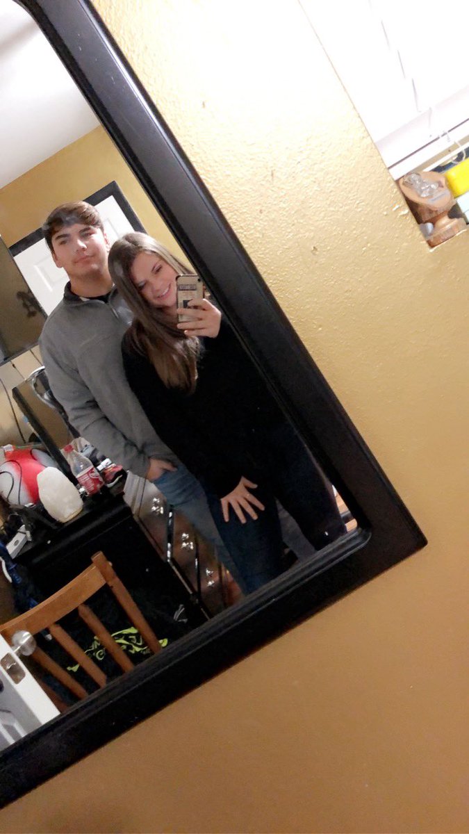 brtaylor77's tweet photo. HAPPY 18TH BRITHDAY!! I love you💕 https://t.co/TeSxH4QXBZ