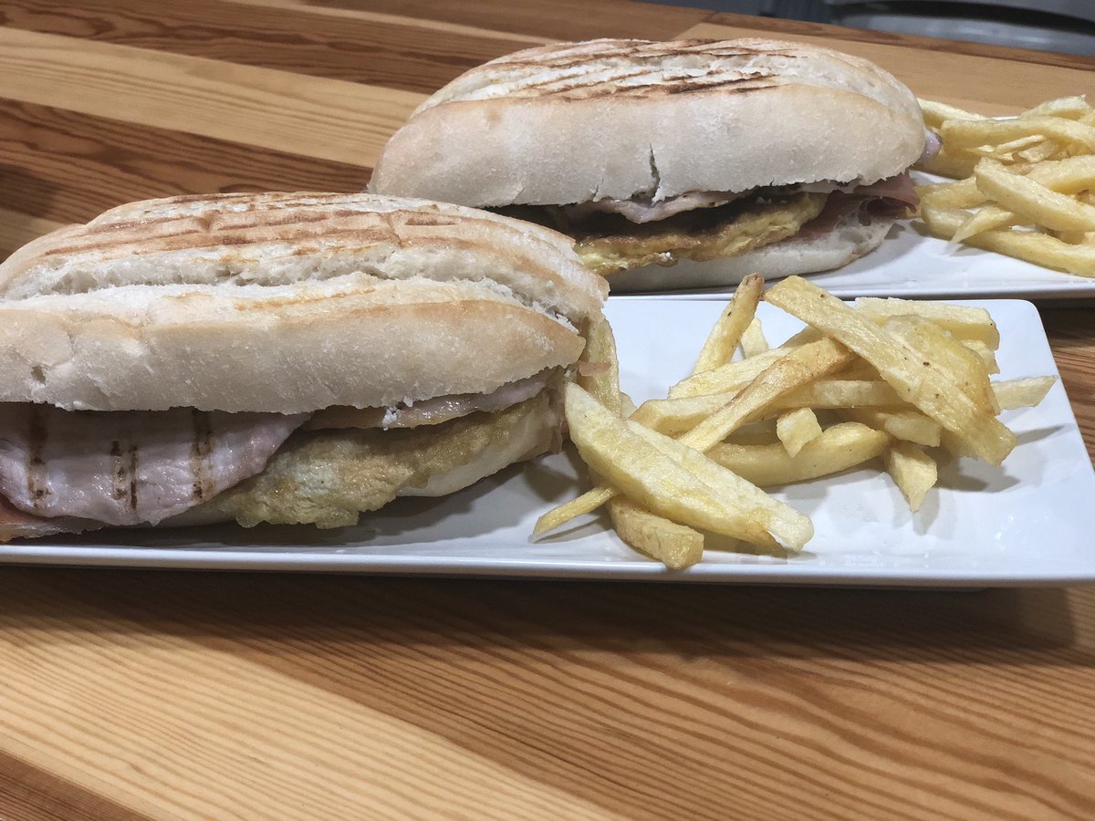 Taberna_esparta's tweet photo. No os digo más nada ! ♥️👍🏻

Estamos en plaza De la Cruz, 13 #espartinas @Taberna_esparta #serranitos https://t.co/H5m8Rgr5Qr