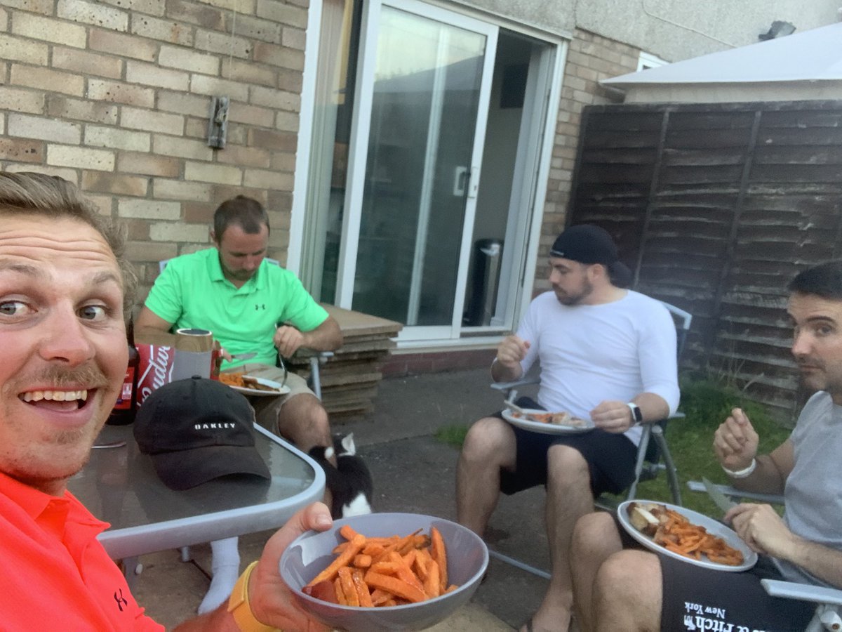 pantegcricket's tweet photo. Beers and meals, vegans included! #inclisive https://t.co/jIVvJSC2M5