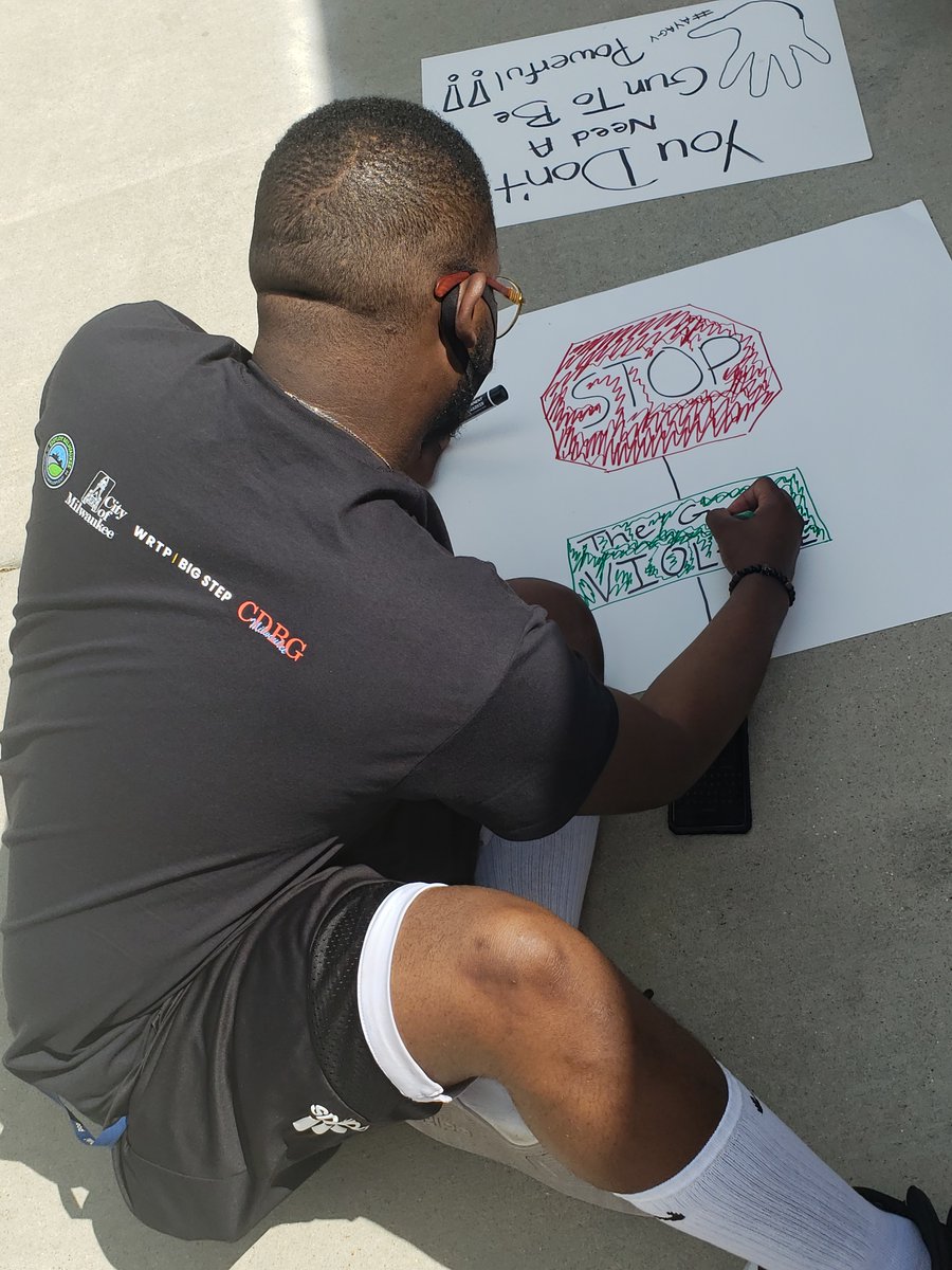 SafeSoundInc's tweet photo. Amani United's #Youth Council is excited & working hard to prep for the Youth #March Against Gun Violence on Friday 🎨
P.S. They'll be on the Virtual Plug In the hour before (that's 1:00 😉) discussing all things #gunviolence prevention. Don't miss it!
#protest #SafeSoundSummer https://t.co/tRk5VLqKMF