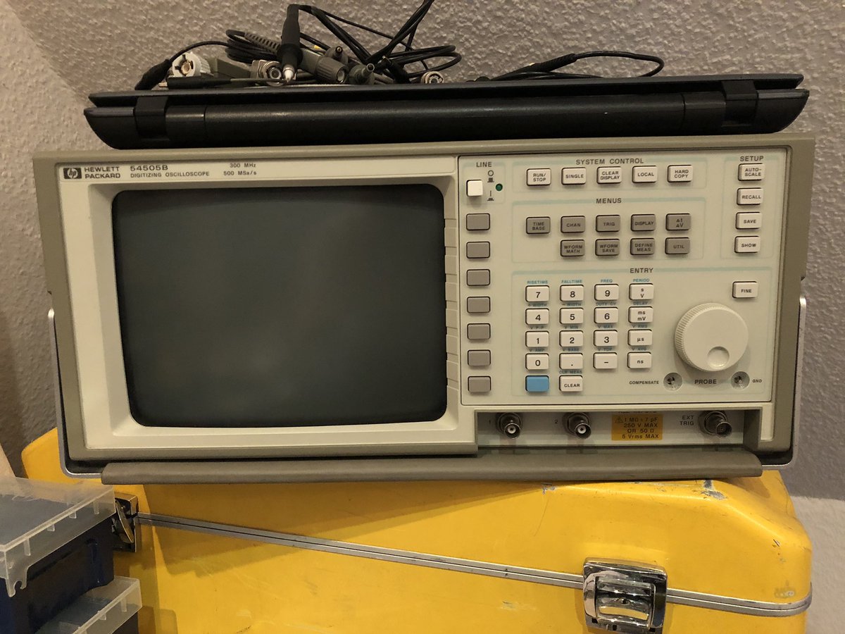 highkmos's tweet photo. Tested a dumpster scope I repaired a few days ago. The Sad thing is, that the only thing broken was the soldered CR2354. Lucky they didn’t use NVRAM with this anymore. Now the green CRT gives a cozy feeling. https://t.co/qn2tMpLP7j