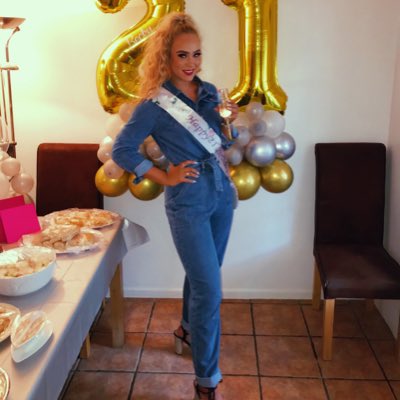 _rebeccacain's tweet photo. #NewProfilePic https://t.co/dVJsdFQGzM