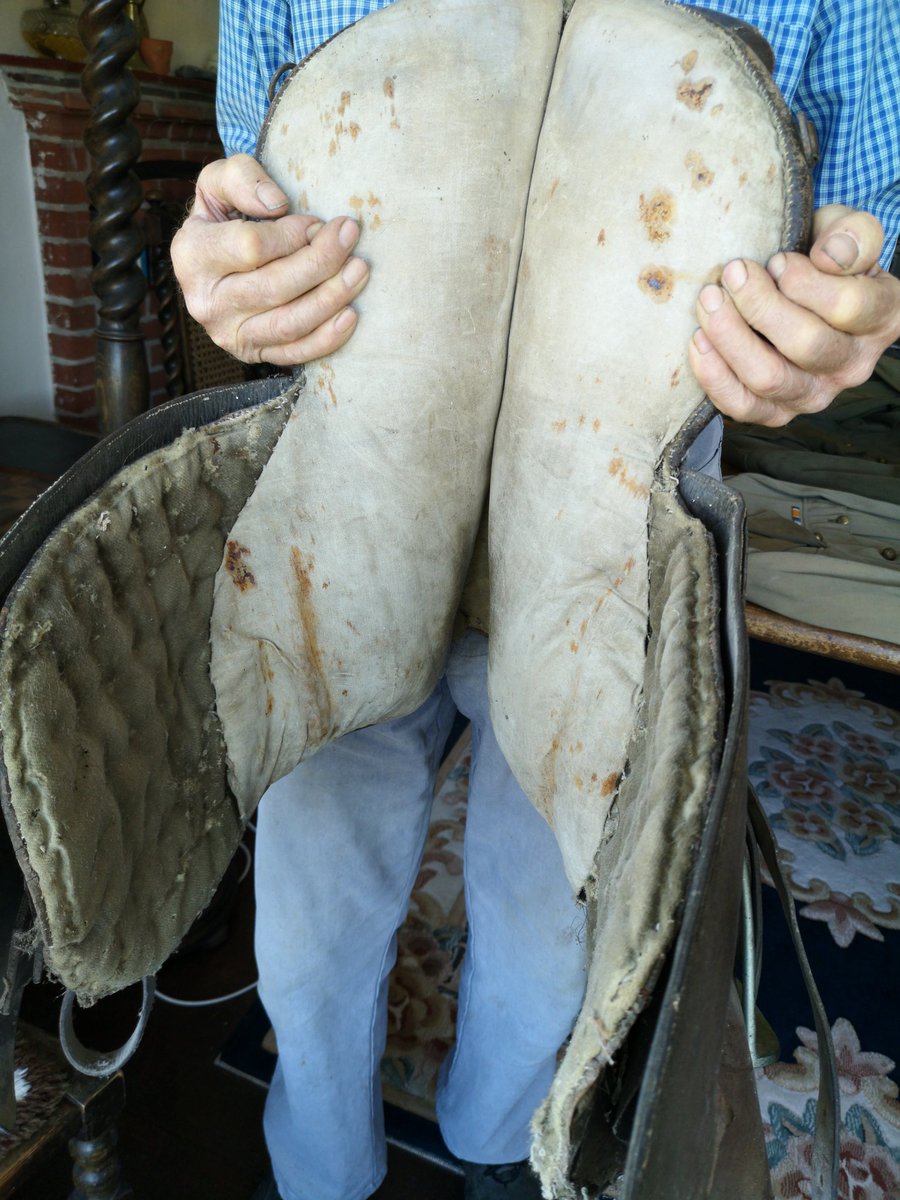 He was given the saddle, girth, bridle parts and bits, plus three uniform jackets and documents. The lady told Dad this relative had & #39;fought the Turks in Palestine& #39;. Perhaps not surprisingly, the items didn& #39;t sell so Dad took them home and has kept them ever since... 2/9