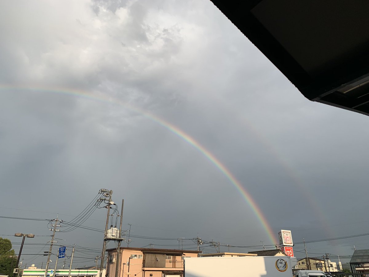 おはようございます🌞
昨日の18時頃、とても綺麗な虹が🌈出ていました😊
願い事しちゃいました。
アピストグラマが来ないかなあ😅w