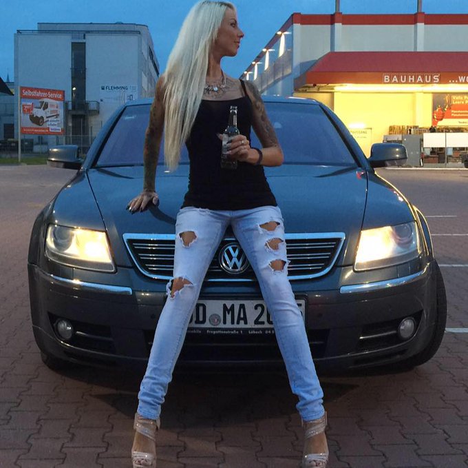 Kommt mir vor, als w&auml;re es EEEEWIG her 😂❤ Mein sch&ouml;ner Pheaton, Spa&szlig; hat er gemacht als V10 😄 Tauschen<a href="/tag/fridaymood"class="tags"><span>#fridaymood</span></a>