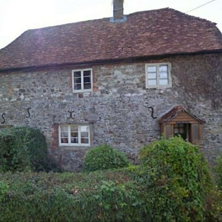 The house in Aldbourne, England, where some of the Sergeants of Easy Company were billeted on their return from Normandy, summer/fall 1944. It gained the nickname "The Sergeant's House".It was in this house that some of these sergeants got up to some shenanigans....Thread: 1/