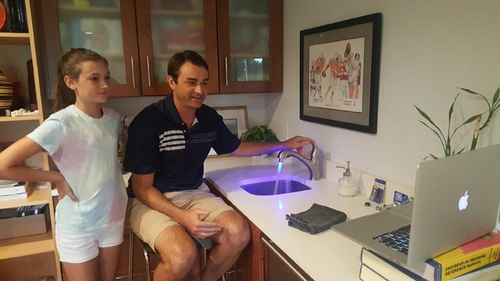 SinkBlink20's tweet photo. 📺WATCH - SinkBlink20 creators make their TV debut tonight. Watch @6news tonight at 11 to see how the revolutionary hand washing timer device was born and which Knoxville school is the first to become part of our #CleanHandsClub.  Thanks to @KirstieCNews for telling our story! https://t.co/6PD45Wsoqi
