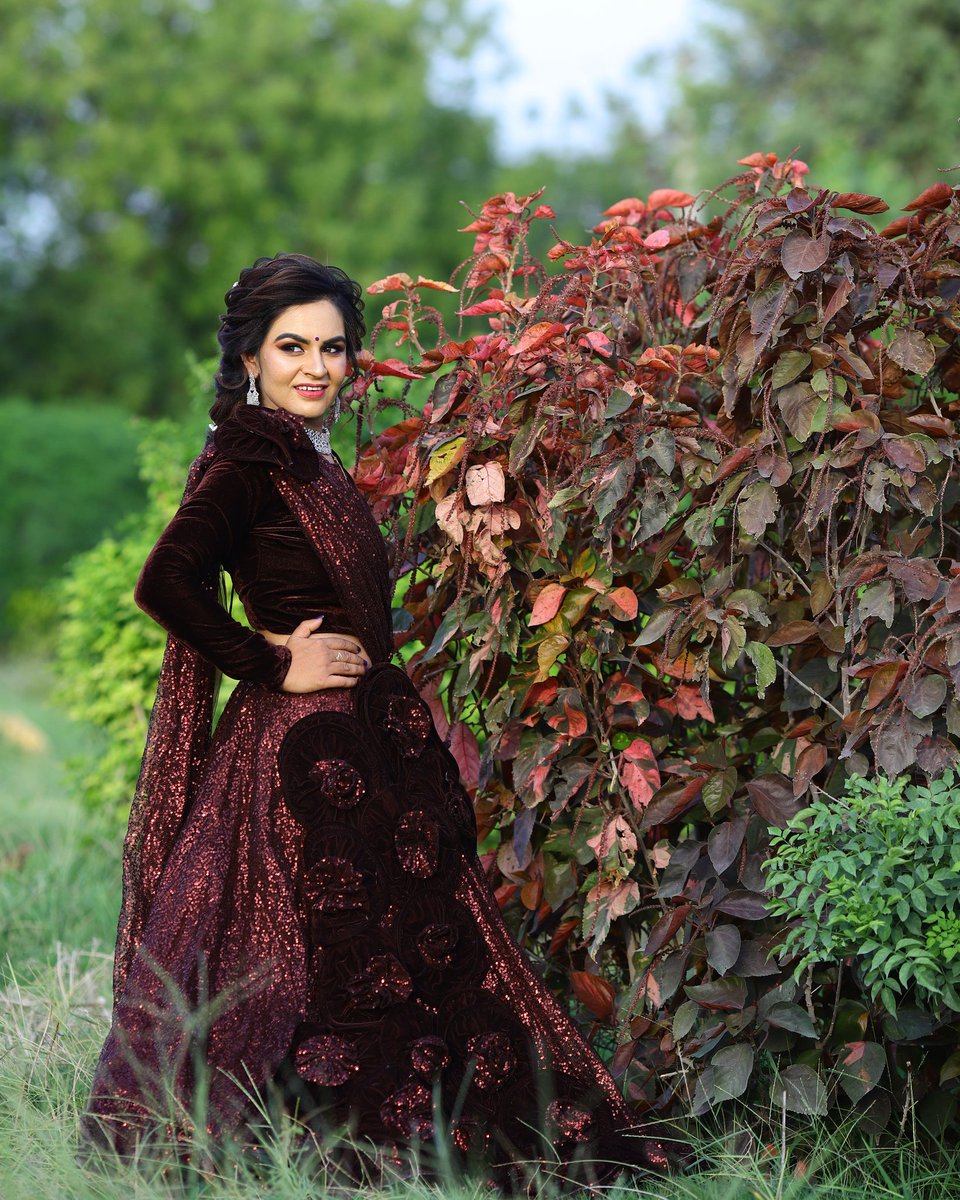 IDivyaChaudhary's tweet photo. ...............
.....
Outfit. @being_designer_simi
Photo click. @foto_factory03
#DivyaChaudhary #NewAlbum2020 #ShravanMah #musicvideo #divyalivepogram #DiuFastival #DCDigital #gujaratifolksinger #musicislife #verifiedinstagramaccount https://t.co/llWjOpLvtG