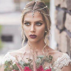 But we should also not forget that there is an accessory called a tiara on forehead, which does not belong to any religion or culture.This accessory is used mainly by brides from all over the world, many are used to hold the veil or decorate the hair.
