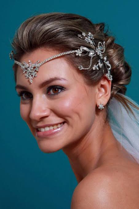 But we should also not forget that there is an accessory called a tiara on forehead, which does not belong to any religion or culture.This accessory is used mainly by brides from all over the world, many are used to hold the veil or decorate the hair.