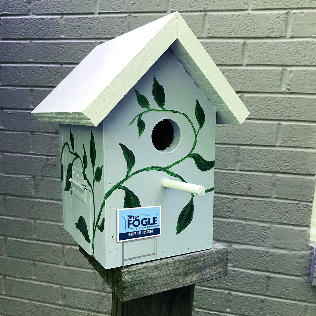 Eaton1Michael's tweet photo. Finally mounted our new birdhouse, but something just wasn’t right. Then I figured it out. @Fogle4MO https://t.co/jUMQGNqM8P