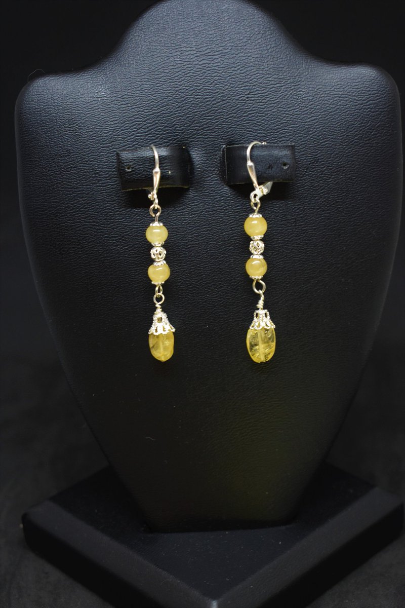 Aprildaze003's tweet photo. In my #etsy shop: Citrine and Cream Quartz long dangle earrings https://t.co/LgW1zp2WY6 https://t.co/opl92iTOmw