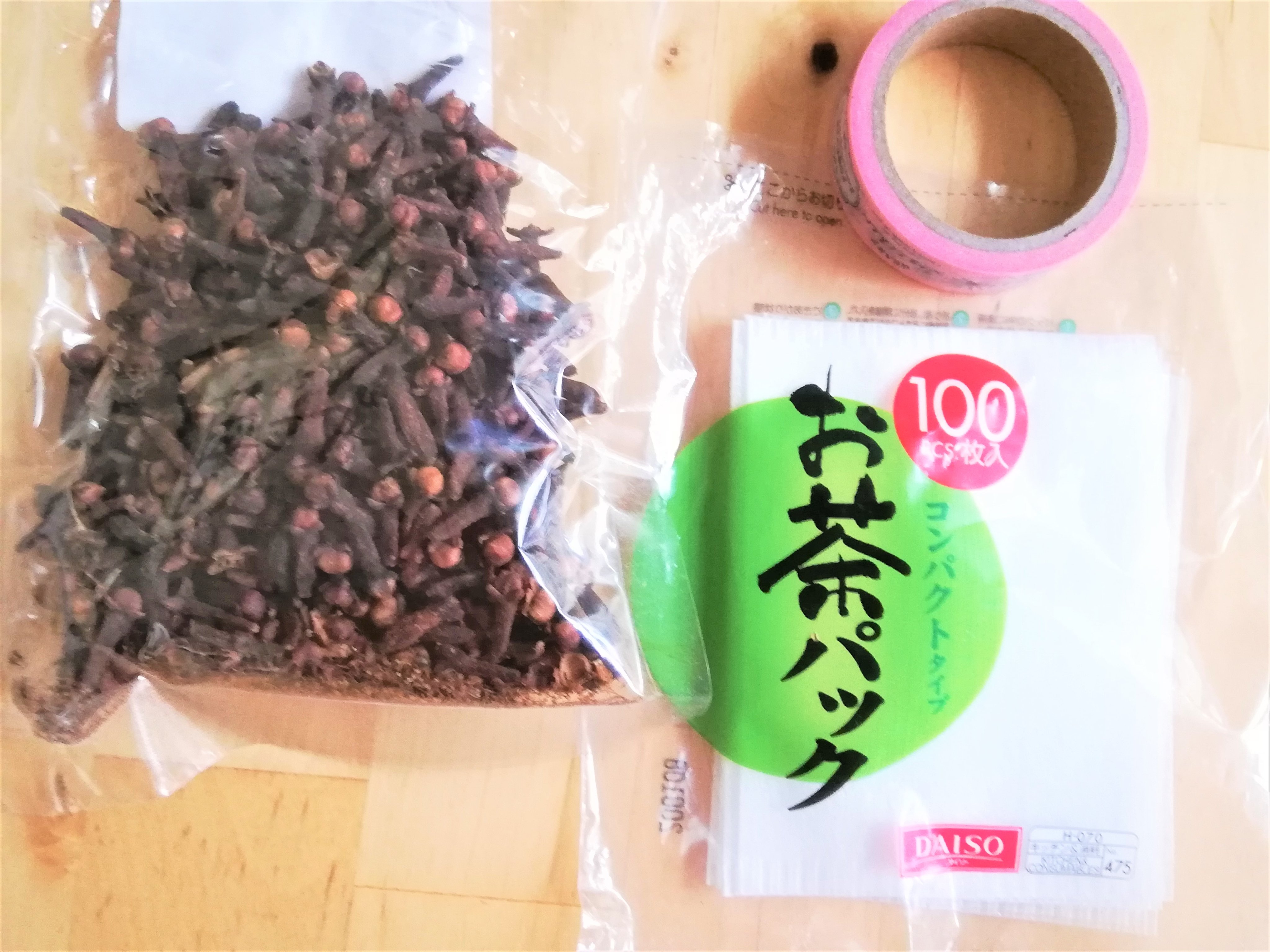 Yuki クローブがたくさん余ったので ゴキブリ除けを作ってみました お茶パックに入れて封をするだけ もっと入れても良かったかな 香りが強いので結構効くらしいです 期待 クローブ ゴキブリ対策 料理好きな人と繋がりたい クローブの使い方
