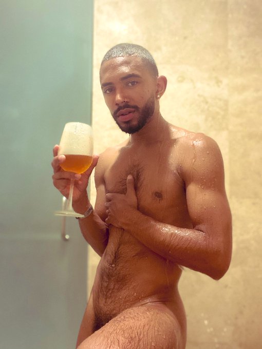 needed to rinse off and pop a drink as soon as I got to my hotel 😛 https://t.co/XVjsK6j1ni<a href="/tag/merrychristmas"class="tags"><span>#merrychristmas</span></a><a href="/tag/naughtylist"class="tags"><span>#naughtylist</span></a>