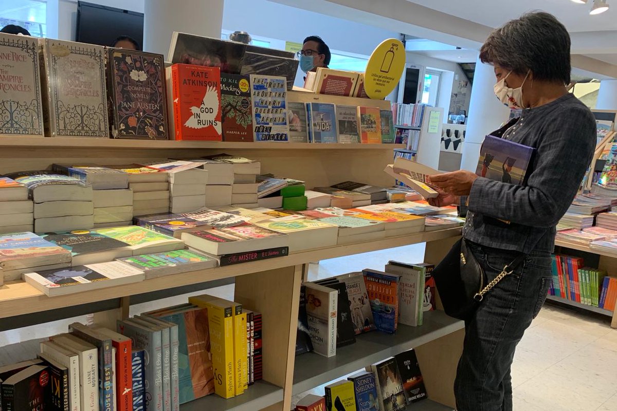 El_Universal_Mx's tweet photo. La emblemática librería Gandhi de Miguel Ángel de Quevedo 134, en Chimalistac, que fundara en 1971 Mauricio Achar, cerrará sus puertas en unos días 😢📚 https://t.co/HsGdlLiD0F https://t.co/dXIkkEEnS8