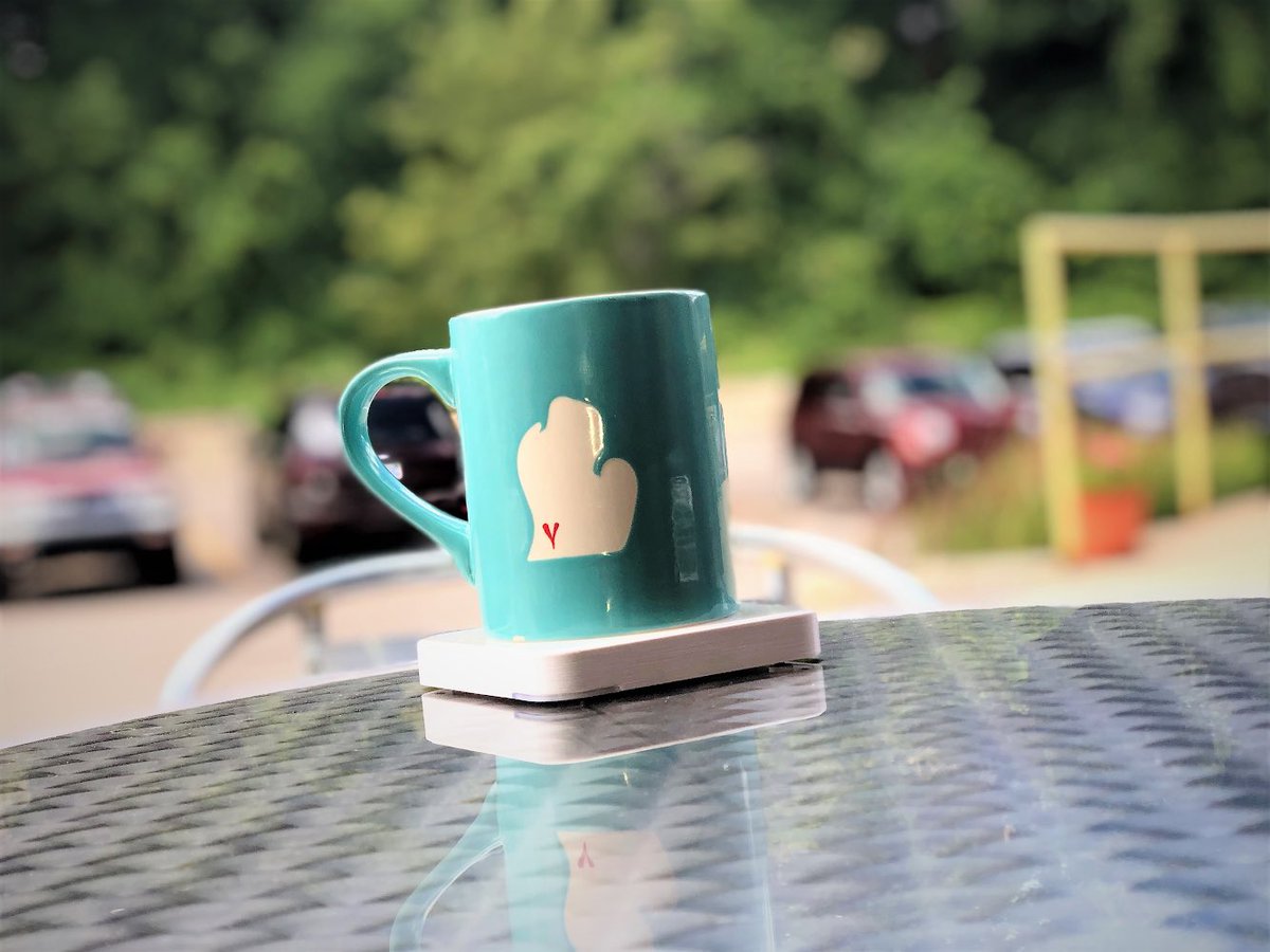 InductiveIntel's tweet image. We’re keeping our phones charged and our coffee hot with this heatable, temperature controlled Michigan smart mug.
