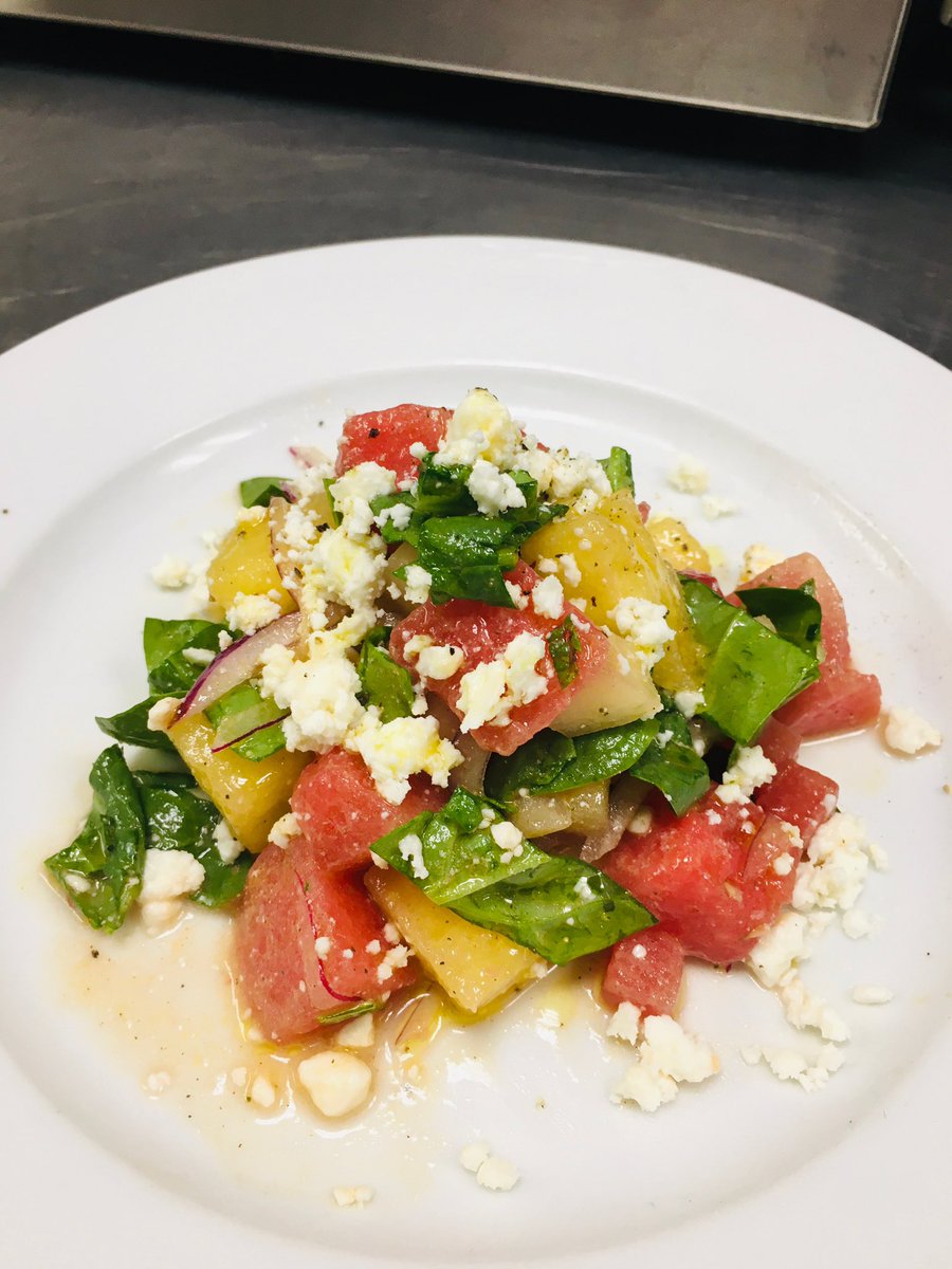 In the summer, you should actually eat more water! 😊 #watermelonsalad #redonion #fetta #mintdressimg #thankypu #fialafood