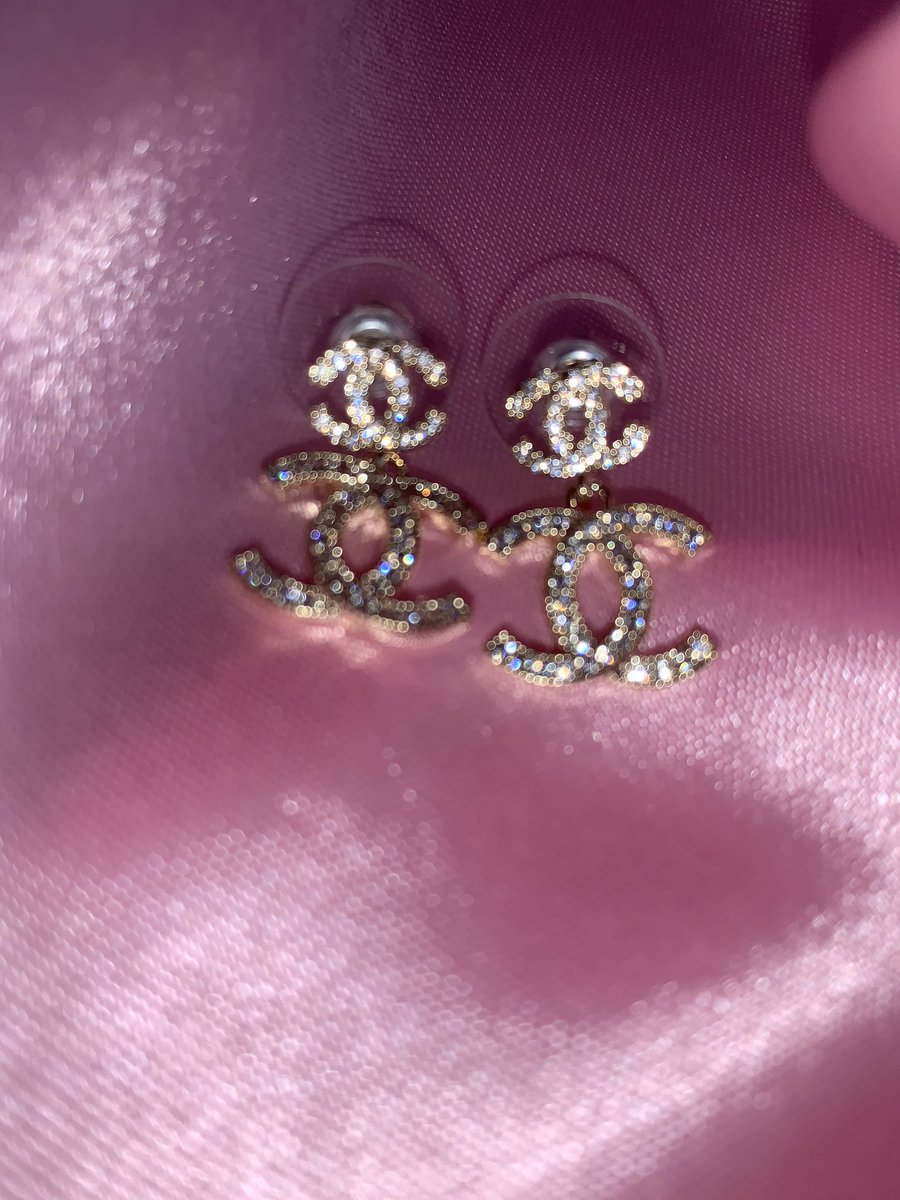 ShopFauxLuxe's tweet photo. All New Earrings Have Dropped On Our Site Babes 😍 Shop Your Favorite Accessories Today 💕 https://t.co/6gF7I3FDwu