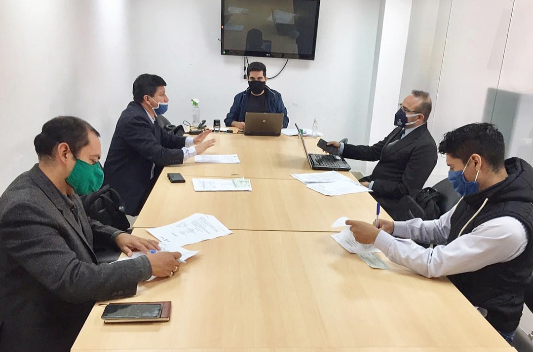 MinTrabajoEc's tweet photo. #MDTLoja | El Centro de #MediacionLaboralEc realizó la suscripción del pago de liquidaciones a ex trabajadores de la Cooperativa de Ahorro y Crédito Once de Junio de #ZamoraChinchipe, donde se canceló los rubros e indemnizaciones pendientes conforme determina la Ley. https://t.co/ckjylinnib