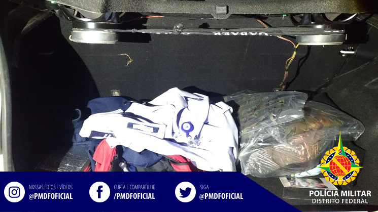 pmdfoficial's tweet photo. #PMDF prende condutor com sintomas de embriaguez e suposto uso de drogas na #EPNB, nesta quinta-feira (30), em seu carro foram encontradas 9 fardas militares e uma porção de maconha. 

Saiba mais: https://t.co/0xdE84UURj

#ServireProteger #muitomaisqueseguranca #policiamento https://t.co/oFCTJTDVJo