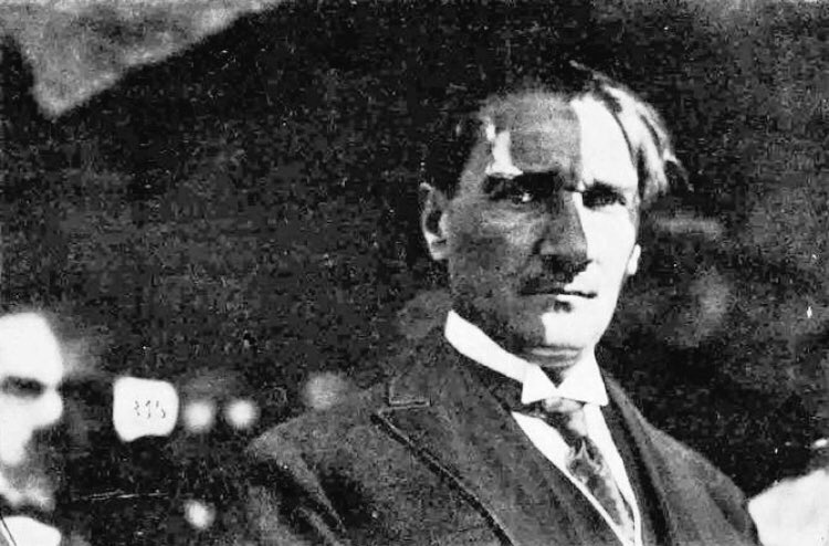 1881dernegii's tweet photo. Ey Cumhuriyet nesli! 

Nerede Atatürk devrine, inkılaplarına dil uzatan olursa; onları Moskof casusları gibi yakala, savcıya teslim et. Ona dil uzatanlara ağız açtırma! 

Çünkü o sensin artık. O sende sağdır.

Kaynak: Falih Rıfkı Atay, Mustafa Kemal'in Mütareke Defteri, 1955. https://t.co/QqSdxlPWbm