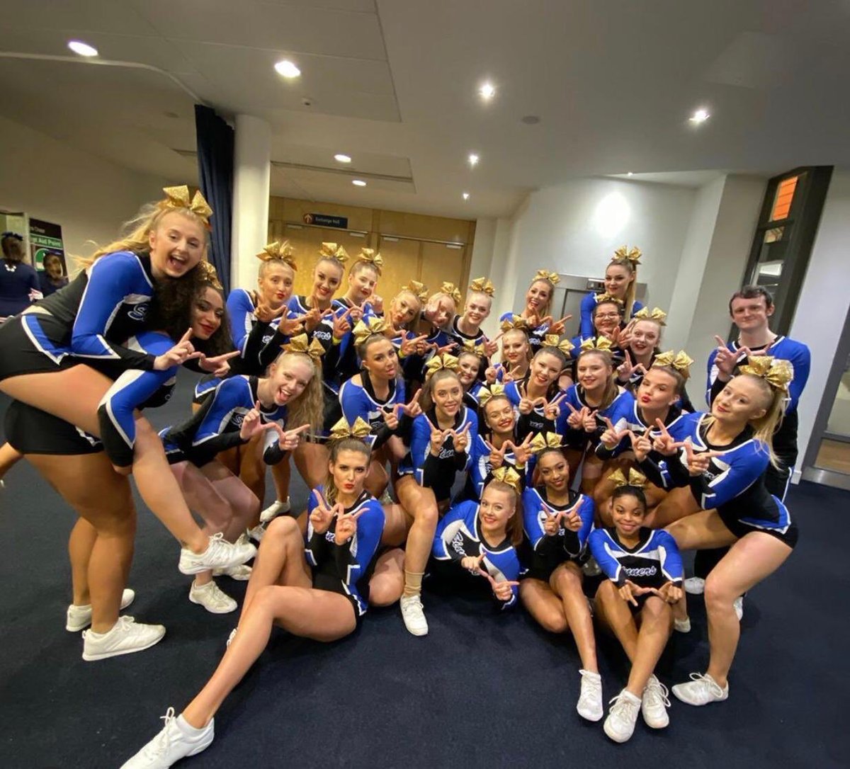 WorcSinners's tweet photo. 🎀INTERNATIONAL FRIENDSHIP DAY🎀 A day to celebrate those who are special to us!! This society builds the strongest friendships💙We can’t wait to welcome new members into our family, however that may be in the upcoming season! We love each and every one of you so much🎀💙 https://t.co/T9QF16cg4P
