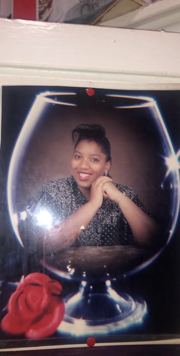 leahdanae's tweet photo. I don’t know how many more times people can stress this. It cost $0.00 to WEAR YOUR MASK IN PUBLIC. Covid-19 took the best part of me away and it’s not fair... she always wore her mask in public. I’m sorry this happened to you mama. r.i.p ❤️ https://t.co/vjHhWtlXXK