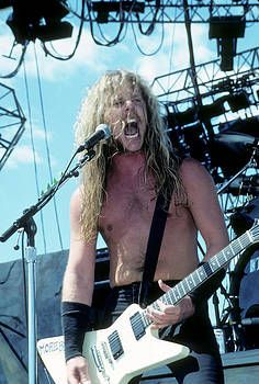 Ronnie James Dio OR James Hetfield? #RonnieJamesDio #JamesHetfield returnofrock.com/metallica-albu…