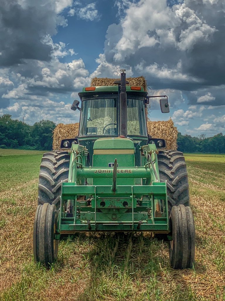 She’s a pretty girl. 😍 #ithinkmytractorssexy #deeresighting #hay2020 #4440love