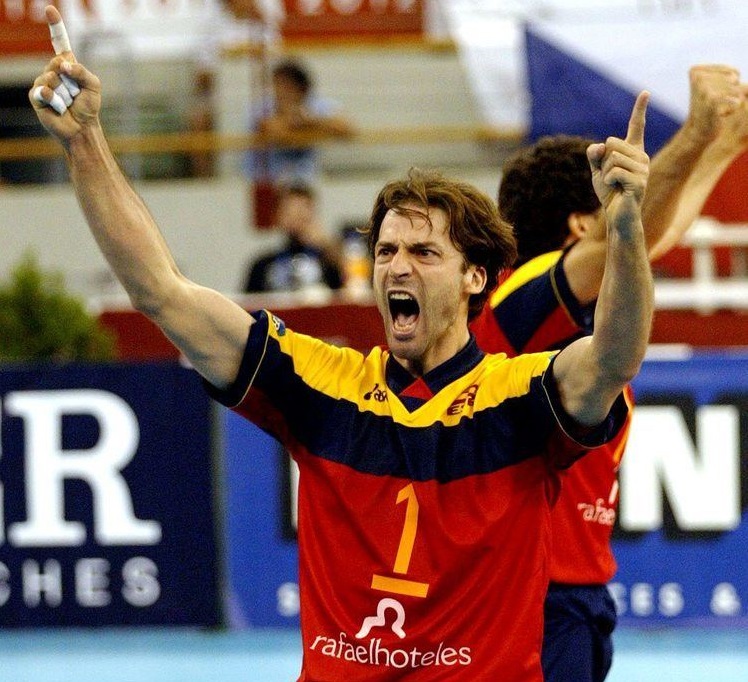 WofVOLLEY's tweet photo. INTERVIEW: @RafaPascual_1 for WoV – "#Volleyball will suffer a lot"
https://t.co/C0suEzkYM3
#volleynews #WoVInterview https://t.co/8h0fXorIsS