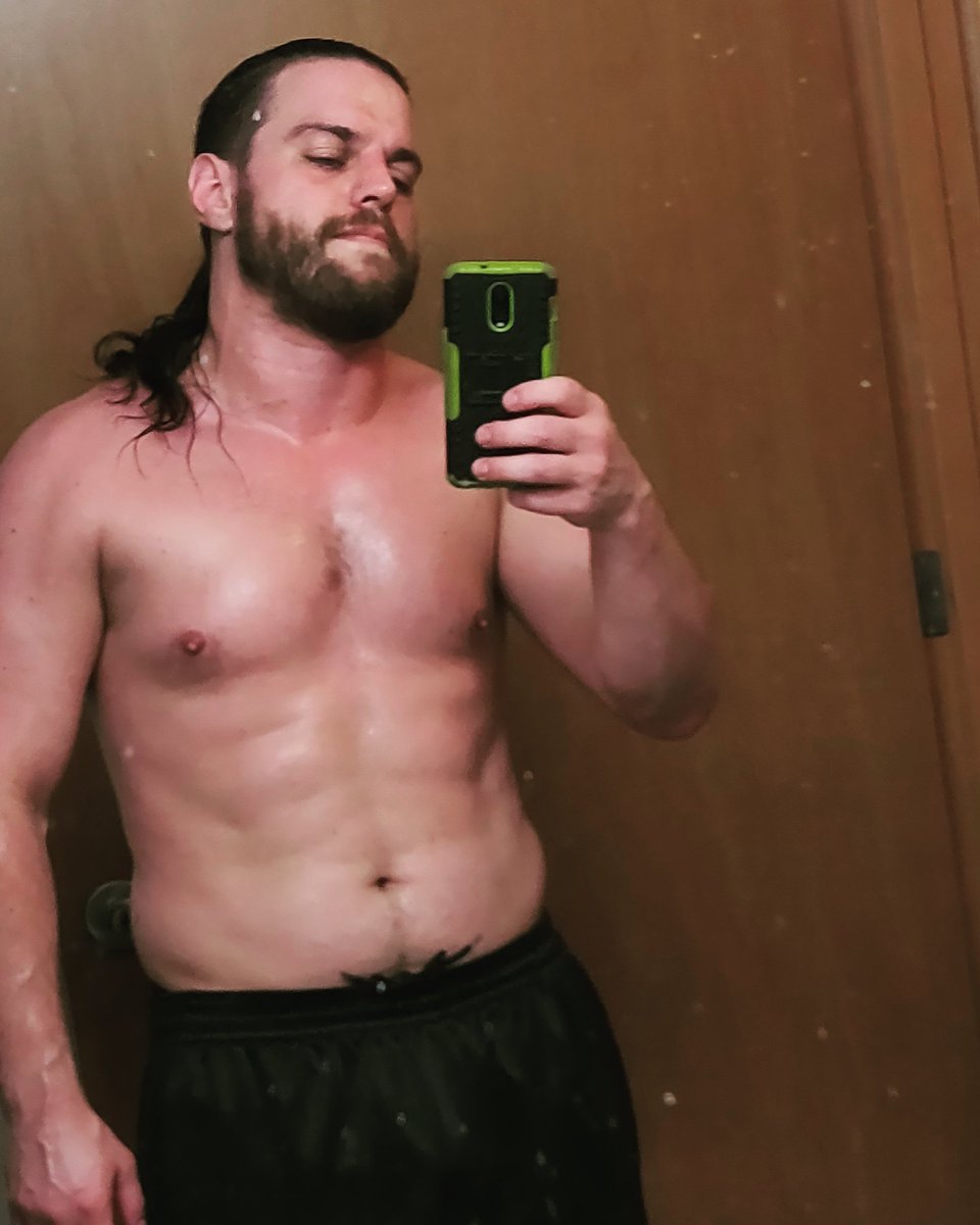 Dynamic1RookK's tweet photo. Getting back into the groove of daily routine. I did a deck of cards workout today. Russian twists w/ 15lb medicine ball, and 70 pushups
#lookthepart #gettingthere #dynamicprogress https://t.co/AOuyuG53iM
