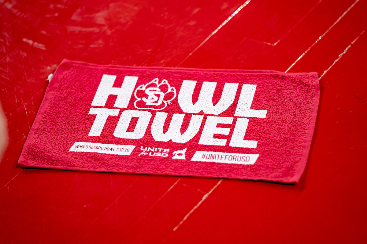 USDalumni's tweet image. #Throwback to memorable moments during #UniteforUSD. 🐺✨ #HowlChallenge