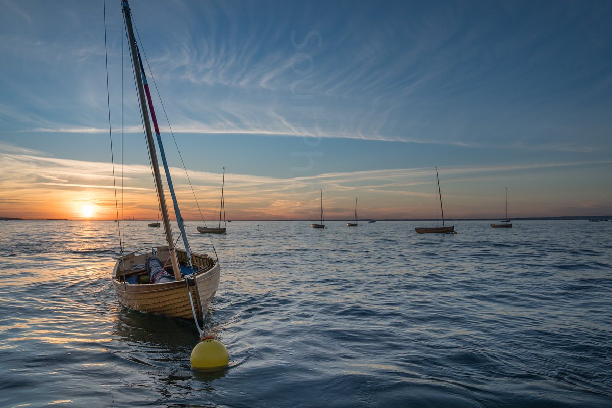 Beautiful Sunset off Seaview this evening #isleofwight #pureislandhappiness <a href="/seaviewIOW/">Seaview IOW</a> #sunset