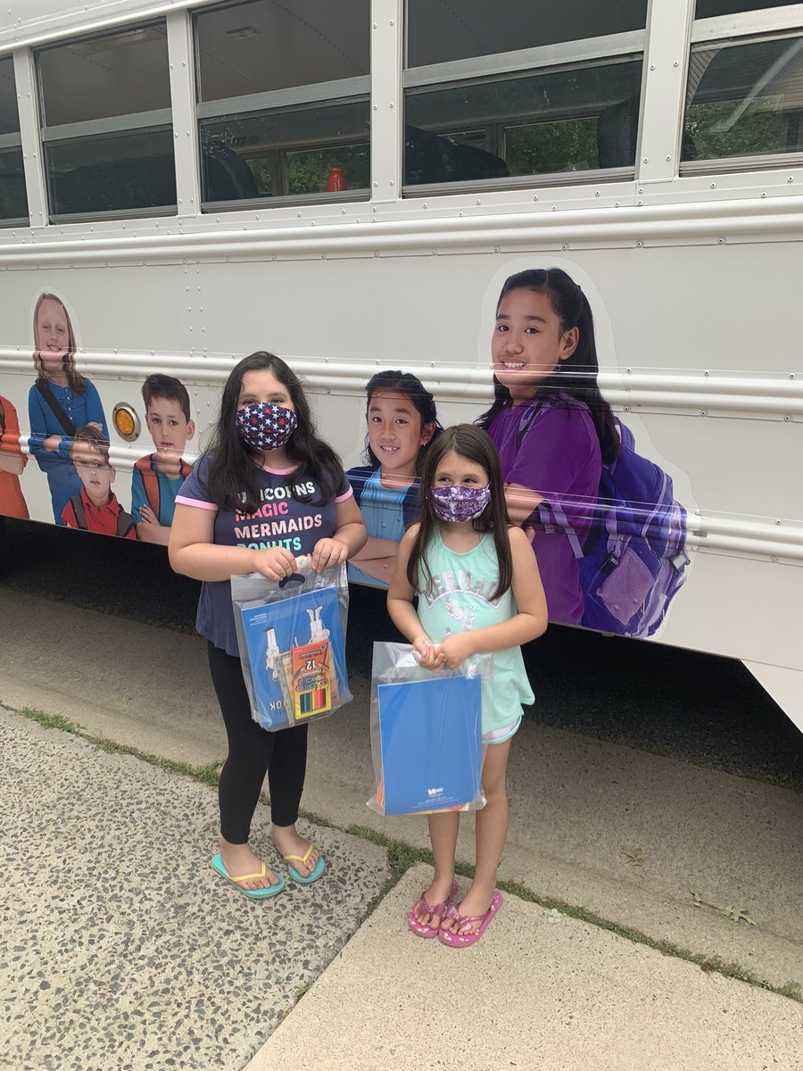 LionNation_LHES's tweet photo. More lions enjoying popsicles and free books with Lion Nation ROVER visits! 🦁@SpotsySchools https://t.co/9HWcEuotpI