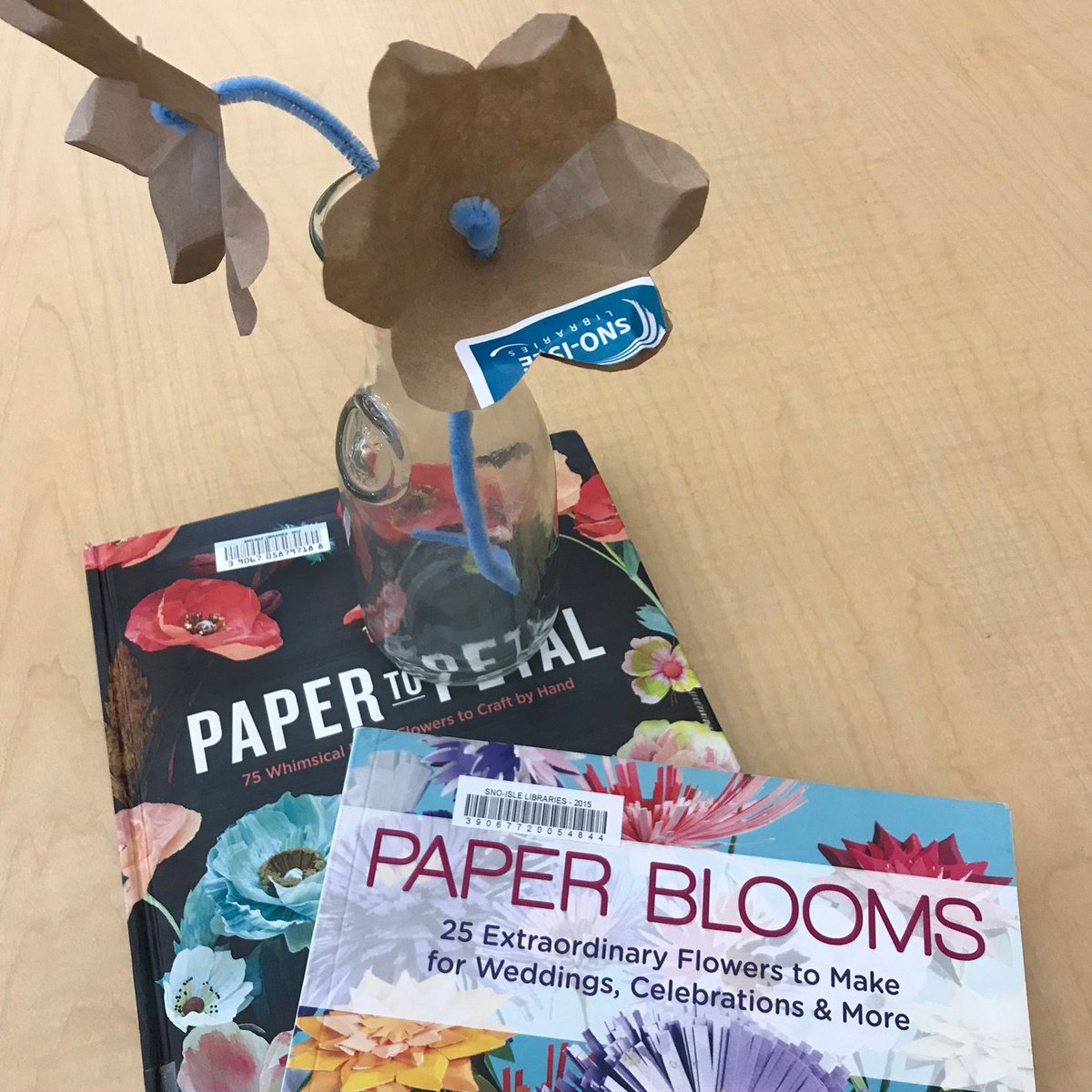 EdmondsLibrary's tweet photo. Do you have a lot of paper bags piling up from delivery, takeout, and grocery store runs? Why not turn them into a fun crafting afternoon? Instructions for these simple paper flowers are found in the book Paper Blooms. @snoislelibrary #library #papercraft #paperbag #paperflowers https://t.co/lUGCpxwCXI