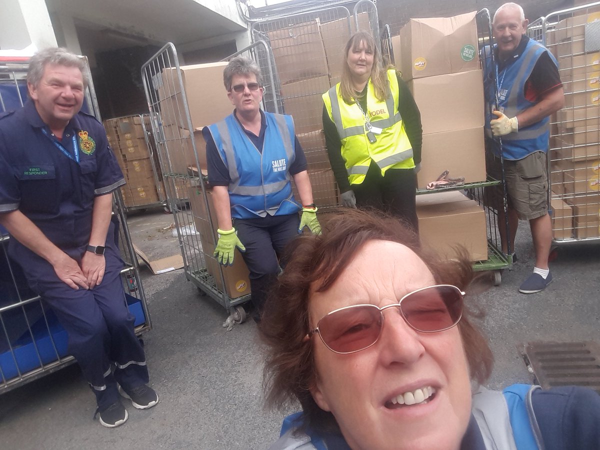 DebbieB07836's tweet photo. RADIO STARDUM! Was on @radiolancashire talking #volunteering @landmcfr being an NWAS CFR and #SaluteTheNHS project  @NWAmbulance @EPRRStuart @MarkEvans1208 @NWAmb_Resus_CL @BritishRedCross @JulieAshworth40 @RLI_Works @cliff9967 https://t.co/JsRbvcJK5V https://t.co/KdvbPYVVTE https://t.co/Auh9XnGRB8