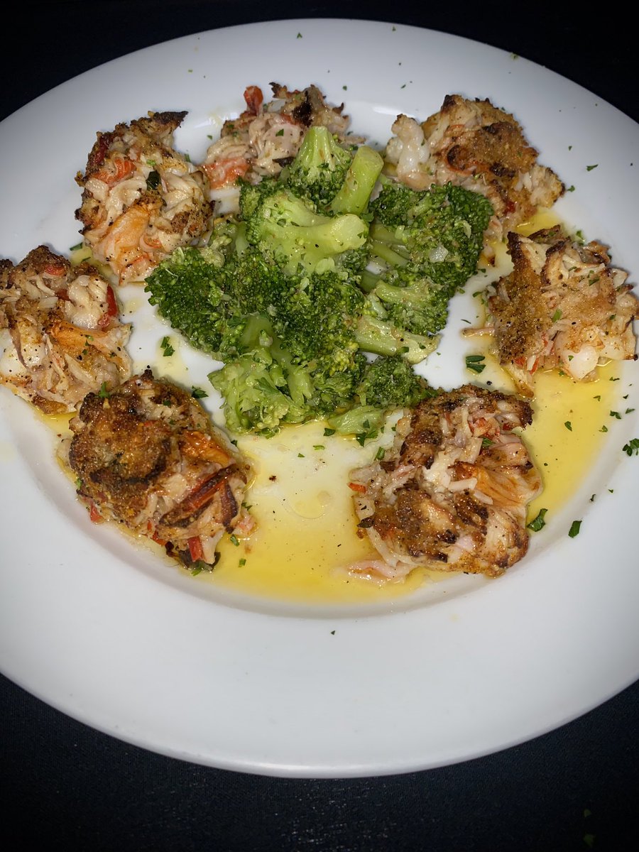 AnacapriItalian's tweet photo. 👩‍🍳 CHEF SPECIAL 👨‍🍳 This incredible appetizer called “Tartare Salmon” 🐟 
•
•
•
•
•
•
•
#supportsmallbusiness #supportlocal #supportlocalbusiness #anacapri #italianfood #seafood #delicious #chef #chefspecial #wine #winelovers https://t.co/yggU2GHPQa