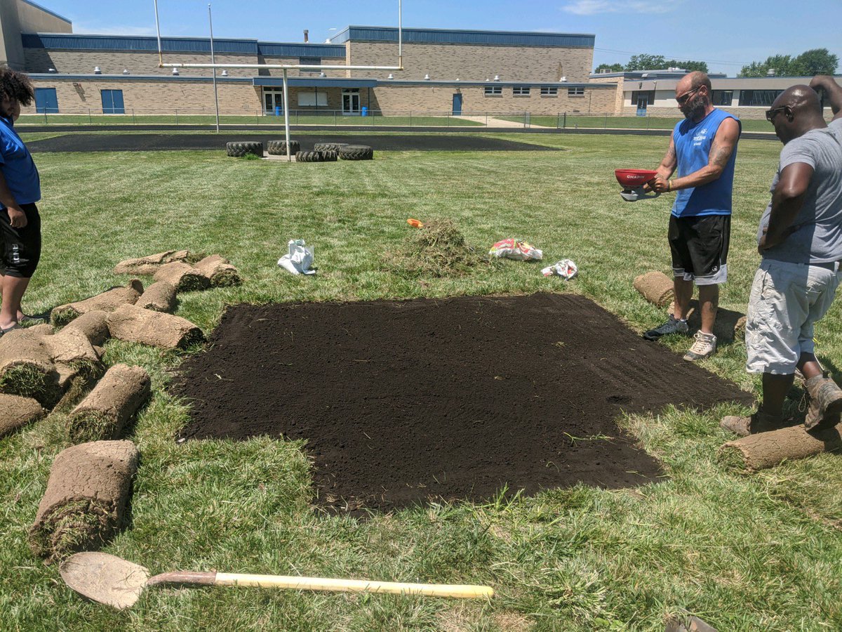 Turfdogs's tweet image. The team just finished up a few needed field repairs for the Bulldogs. Good luck this season and thanks for trusting in us to help bring your field back to life. Now...LETS PLAY SOME FOOTBALL!!! @CSHSbulldogs @CHS_Bulldogs17 @BulldogsofCHS @PureSeed_RPMS #turfdogs #fieldrepairs